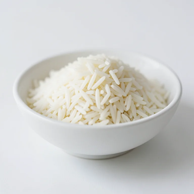 Белый длиннозерный рис, приготовленный