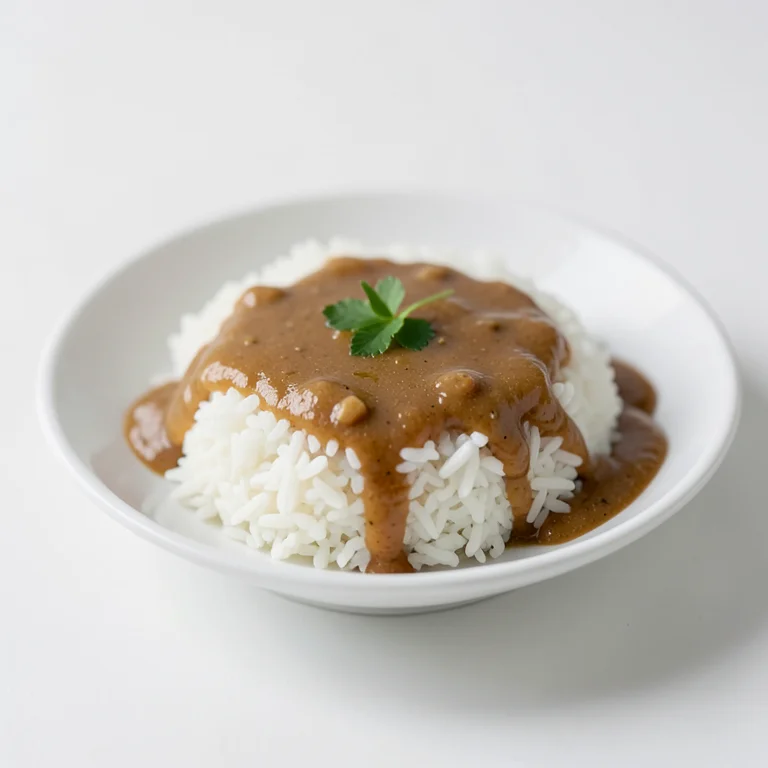 Белый рис с жирным соусом