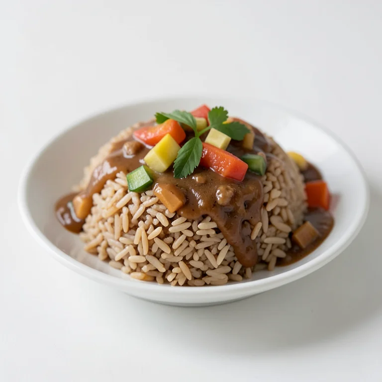 Коричневый рис с овощами и соусом